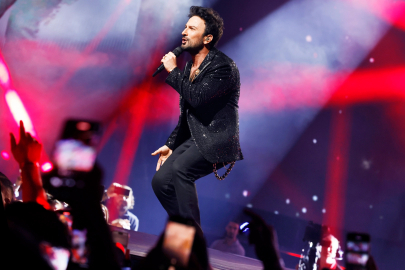 Tarkan, Avrupa turnesinde büyülüyor