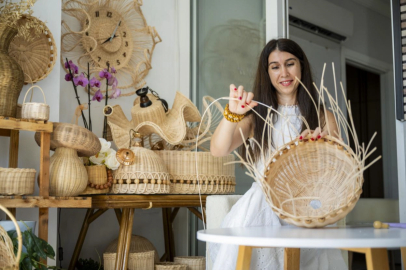 Rattan dokumayla hayatını değiştirdi