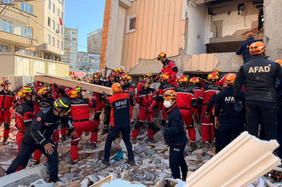 Gebze enkazından 18 yaşındaki Dilara sağ kurtarıldı, 2 çocuk hayatını kaybetti