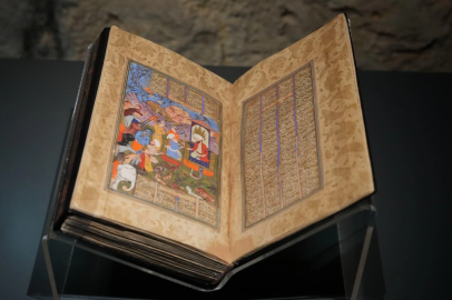 70 cilt Mesnevî 'Mana ve Nakış' sergisinde