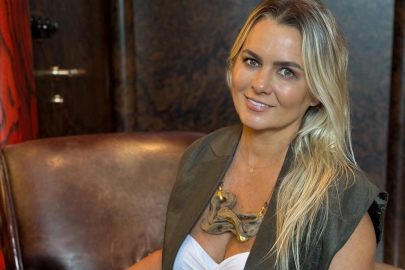 Ayşen Özkan, ilk koleksiyonunu tanıttı