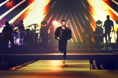 Megastar İstanbul'da hayranlarıyla kucaklaştı