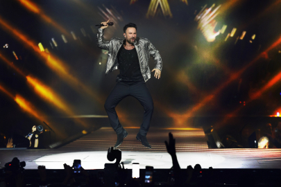 'Beni çok sev' diye seslendi