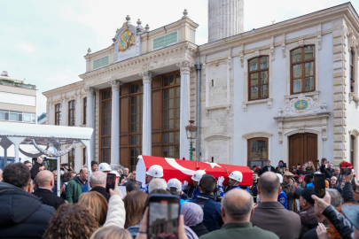 Usta tiyatrocu Haldun Dormen son yolculuğuna alkışlarla uğurlandı