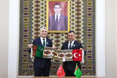 Türkiye ve Türkmenistan ticari ilişkileri geliştiriyor... Hedef 5 milyar dolar