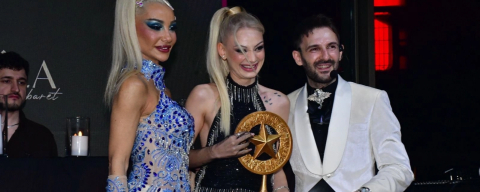 Geceye Nevide Çiçek damgası!