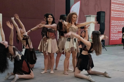 Felsefe yeniden canlandı