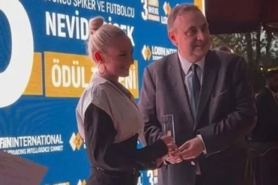 Nevide Çiçek'e ‘ilham veren futbolcu’ ödülü
