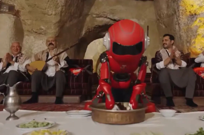 Robot çiğ köfteyi yoğurmaya başladı!